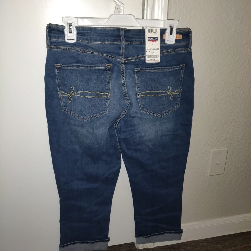 DENIZEN from Levis Womens Mid-Rise Cropped Jeans-
